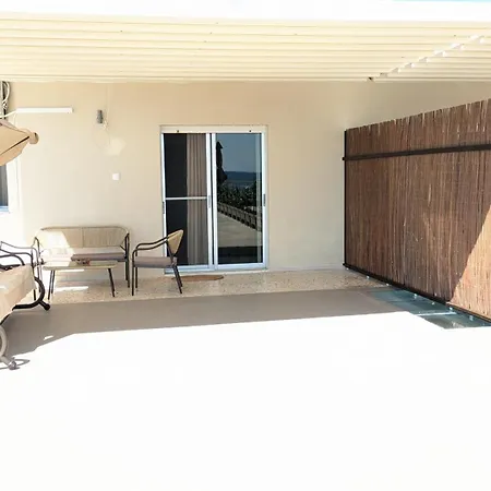 Beachfront Apartment Nea Moudania