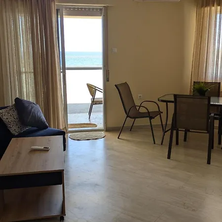 Beachfront Apartment *