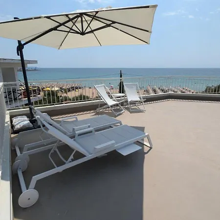 Beachfront Apartment *