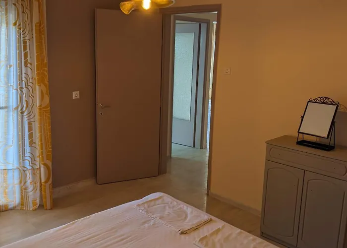 Beachfront Apartment *